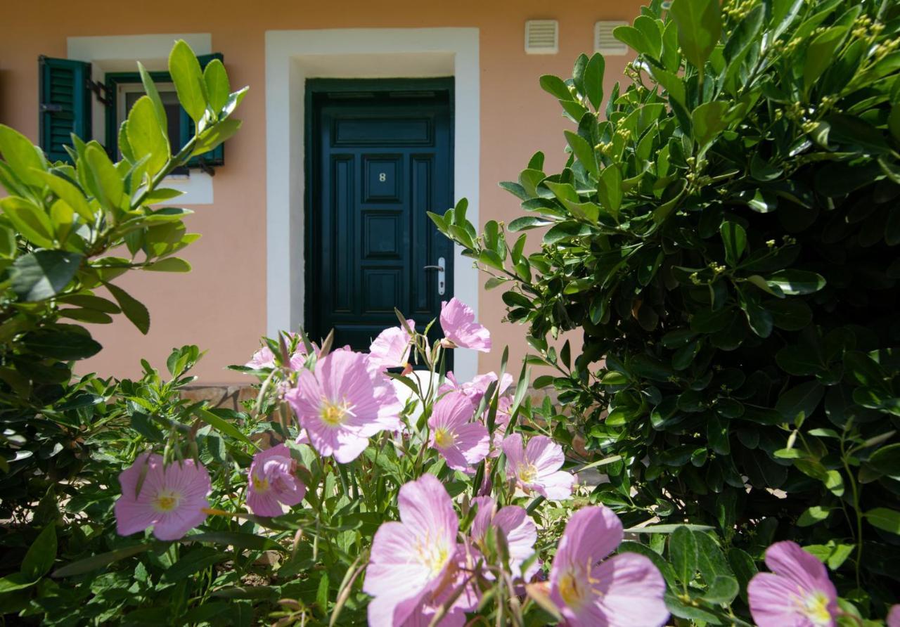 Gerasimo's Apartments Marathias  Bagian luar foto