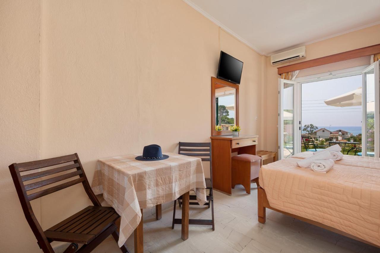 Gerasimo's Apartments Marathias  Bagian luar foto
